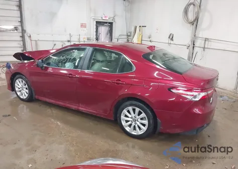 2019 Toyota Camry Le z USA, uszkodzony, nr VIN 4T1B11HK5KU793594